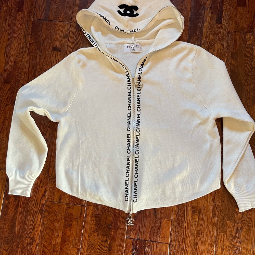 CC Cream Short Hoodie with Logo Accent